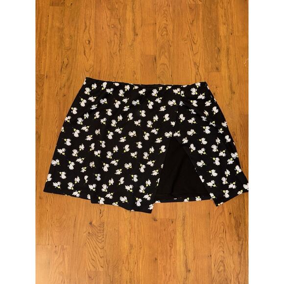 Cato Women’s Black White Floral Wrap Skirt Skort Elastic Waist XL Comfort - Picture 1 of 5